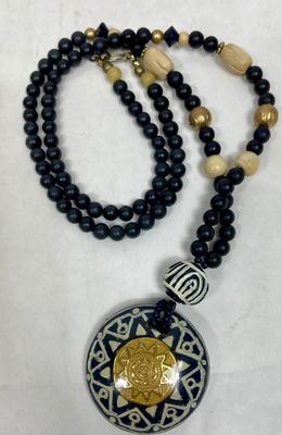 Fashion Jewelry necklace with black & gold pendant