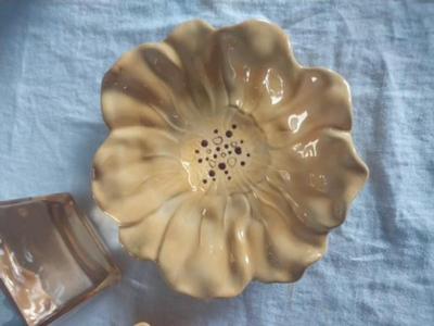 TWO FLOWER DISHES AND PAPERWEIGHT