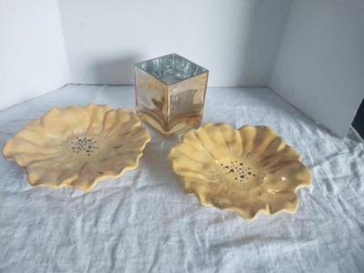 TWO FLOWER DISHES AND PAPERWEIGHT