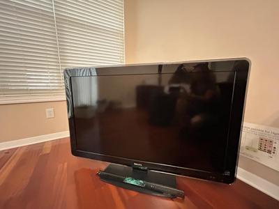 Lot 96. Philips TV 52" LCD