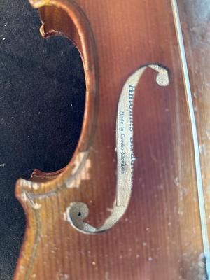 Lot 99. Vintage Violin Bundle