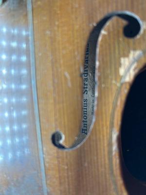 Lot 99. Vintage Violin Bundle