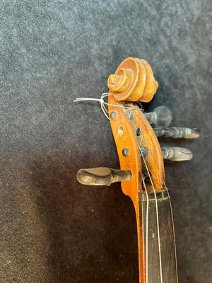 Lot 99. Vintage Violin Bundle