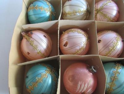 Dozen Unusual Wire Wrapped Plastic Shiny Brite Christmas Ornaments