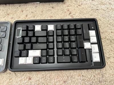 CABLE COMBS, POWER SUPPLY SLEEVED CABLE, PBT KEYCAPS