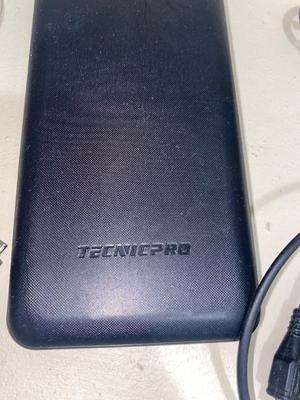 TECHNIC PRO PORTABLE DEVICE CHARGER WITH ALL THE CORDS NEEDED
