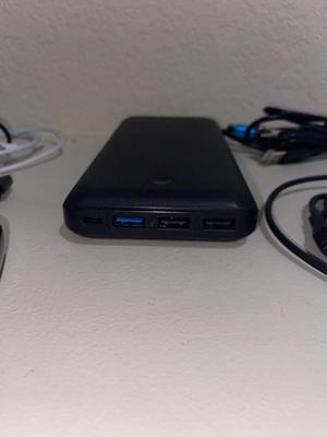 TECHNIC PRO PORTABLE DEVICE CHARGER WITH ALL THE CORDS NEEDED