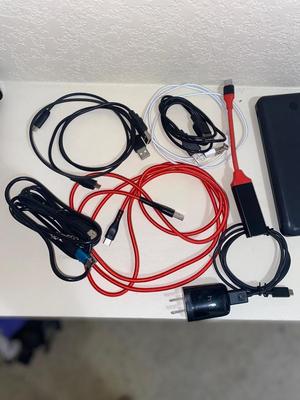 TECHNIC PRO PORTABLE DEVICE CHARGER WITH ALL THE CORDS NEEDED