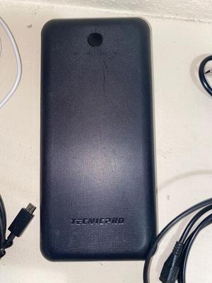 TECHNIC PRO PORTABLE DEVICE CHARGER WITH ALL THE CORDS NEEDED