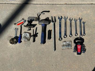 VARIETY OF HAND TOOLS (1)