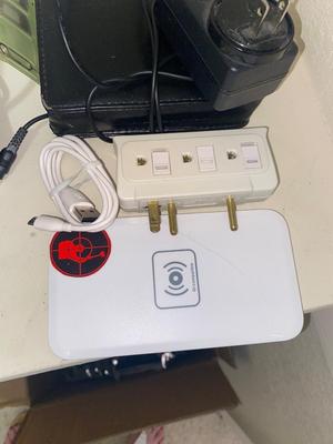 PHILLIPS GOLITE, WIRELESS CHARGER AND SEVERAL POWER ADAPTERS