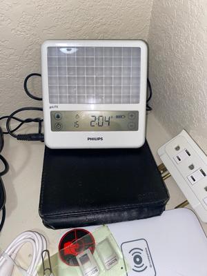 PHILLIPS GOLITE, WIRELESS CHARGER AND SEVERAL POWER ADAPTERS
