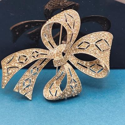 KJL Pin - Kenneth Jay Lance
