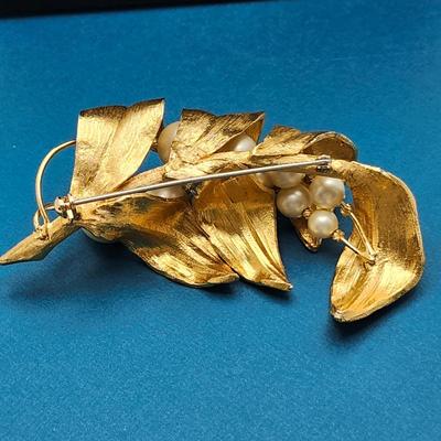 Kramer Brooch - Peas in a pod