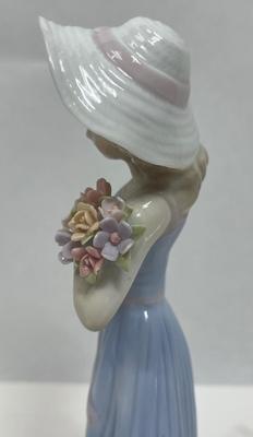House of Lloyd Porcelain Figurine: Girl with Sun Hat and Flowers