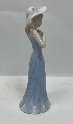 House of Lloyd Porcelain Figurine: Girl with Sun Hat and Flowers