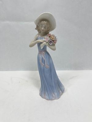 House of Lloyd Porcelain Figurine: Girl with Sun Hat and Flowers