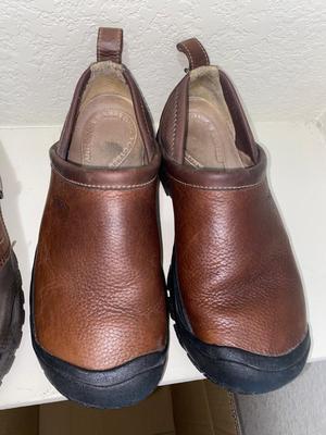 MENS KEEN AND CROC’S SIZE 11