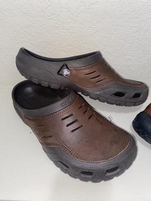 MENS KEEN AND CROC’S SIZE 11