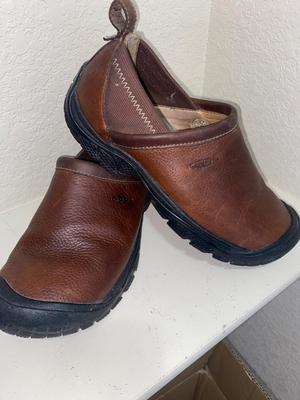 MENS KEEN AND CROC’S SIZE 11
