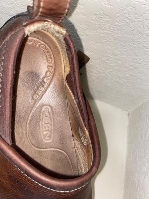 MENS KEEN AND CROC’S SIZE 11