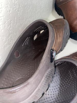 MENS KEEN AND CROC’S SIZE 11