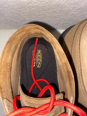 VERY NICE MEN'S KEENS SIZE 11