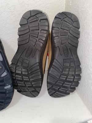 VERY NICE MEN'S KEENS SIZE 11