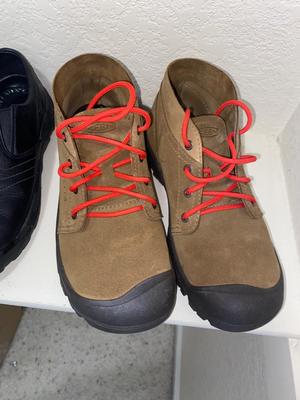 VERY NICE MEN'S KEENS SIZE 11