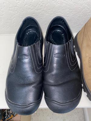 VERY NICE MEN'S KEENS SIZE 11