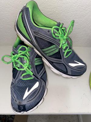 MEN’S NIKE CROSS TRAINERS AND BROOK’S TENNIS SHOES