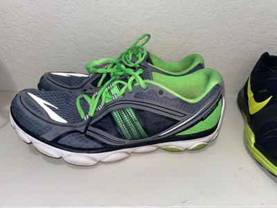 MEN’S NIKE CROSS TRAINERS AND BROOK’S TENNIS SHOES