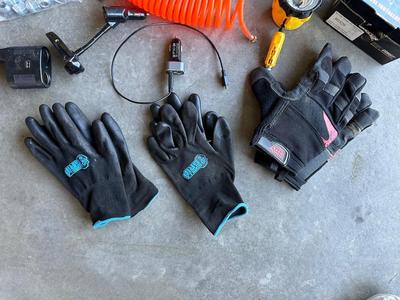 GSPSCN PROFESSIONAL TIRE INFLATOR, LUG NUTS, OIL AND FUEL FILTER, GLOVES, MUFFLER CLAMP AND OTHER ITEMS