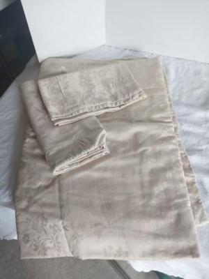 QUEEN SHEET SET WITH DUVET