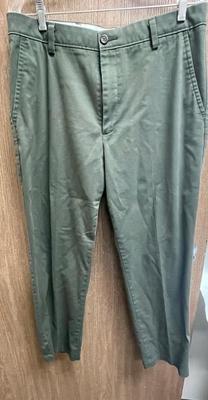 Men’s olive green Dockers Pants size