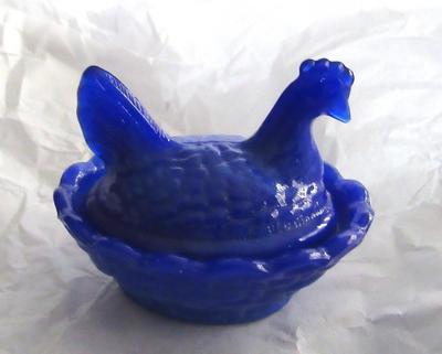 Small Blue Boyd Glass Hen Covered Salt