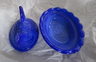 Small Blue Boyd Glass Hen Covered Salt