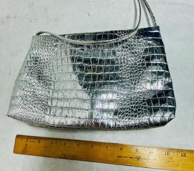Silver Tone Leather Grain Pattern Purse with Shoulder Strap