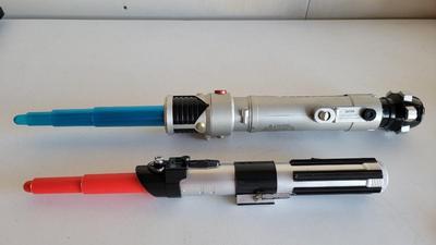 2 Star Wars Jedi Light Sabers