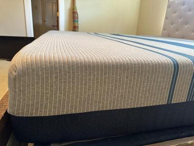 King Serta iComfort Blue Max 3000 Mattress