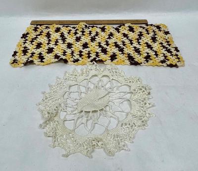 2 vintage doilies