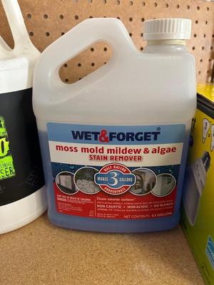Lot 125. Outdoor Cleaning Products and Floodlghts