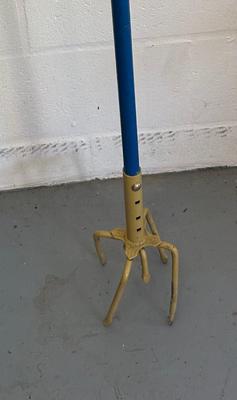 Lot 154. Garden Claw