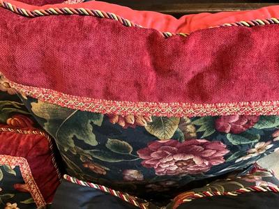 Bed comforter set w/4 pillows King size