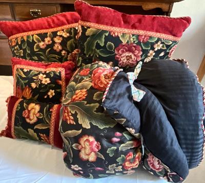 Bed comforter set w/4 pillows King size