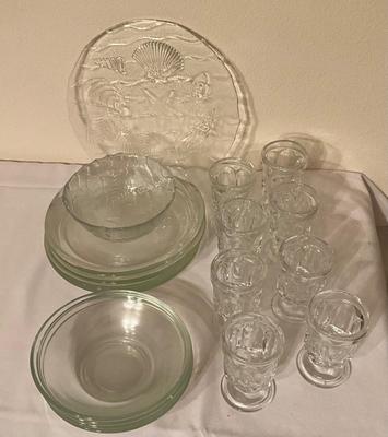 Beautiful crystal dessert plates, bowls, sm wine/jucis cl