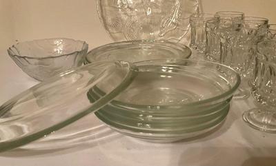 Beautiful crystal dessert plates, bowls, sm wine/jucis cl