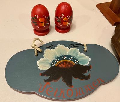 Vintage Norwegian Rosemaling items, plus