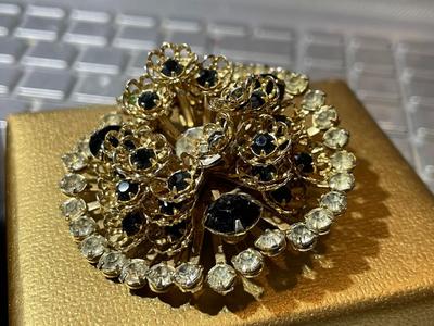Vintage Mid-Century 1960's Juliana Gold-tone Rhinestone Pin/Brooch 2" Diameter in Good Condition.