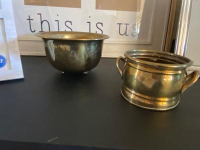 PICTURE FRANES AND GOLD ACCENT POTS